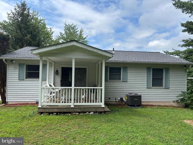 17 MARIE DR, Hanover, PA 17331