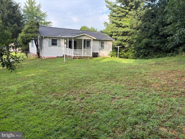 17 MARIE DR, Hanover, PA 17331