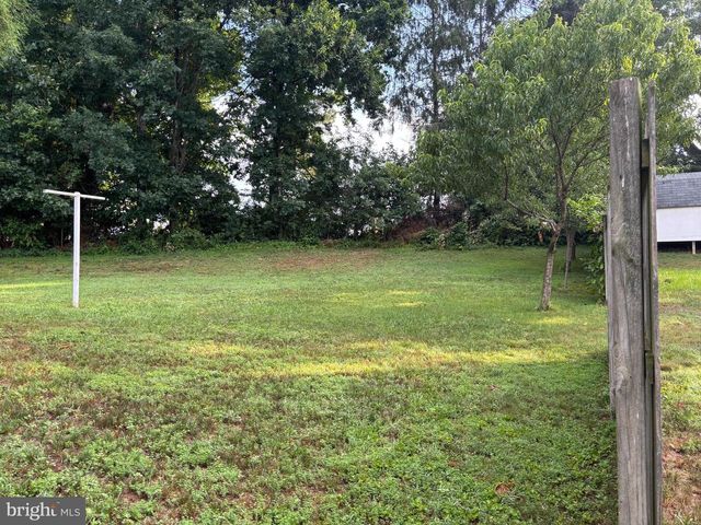 17 MARIE DR, Hanover, PA 17331