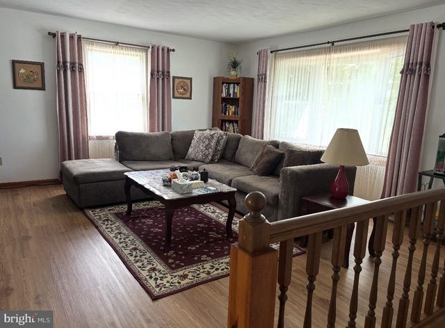 17 MARIE DR, Hanover, PA 17331