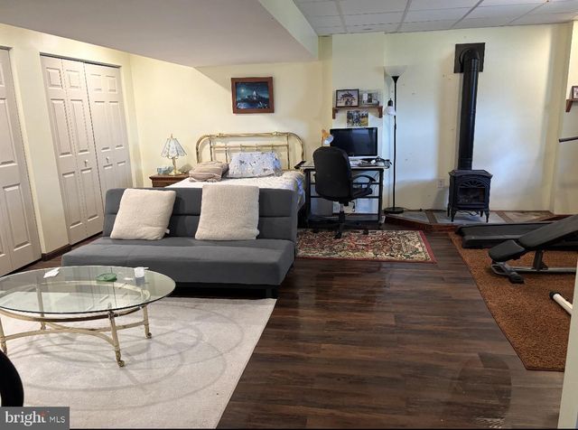 17 MARIE DR, Hanover, PA 17331