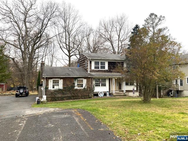 34 4th Street, Midland Park, NJ 07432