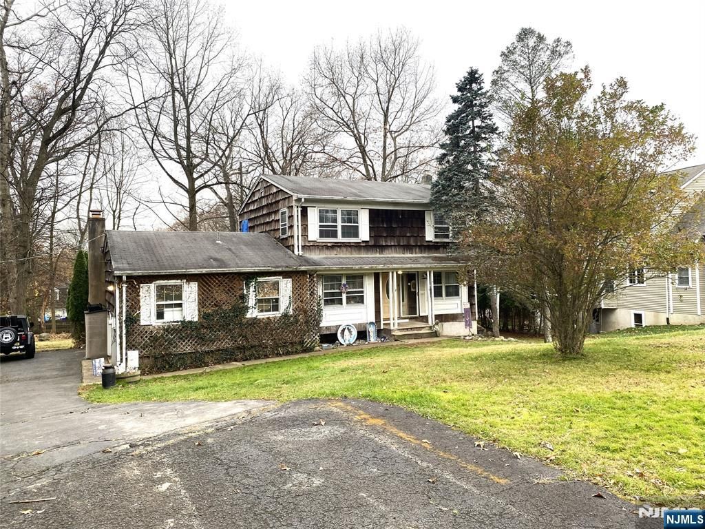 34 4th Street, Midland Park, NJ 07432