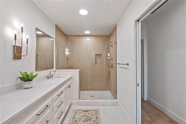 426 SE C Street, Bentonville, AR 72712