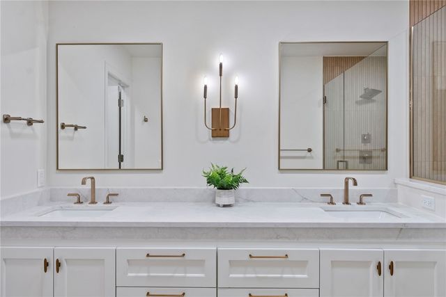 426 SE C Street, Bentonville, AR 72712