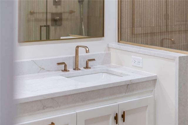 426 SE C Street, Bentonville, AR 72712