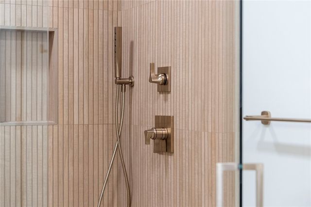 426 SE C Street, Bentonville, AR 72712