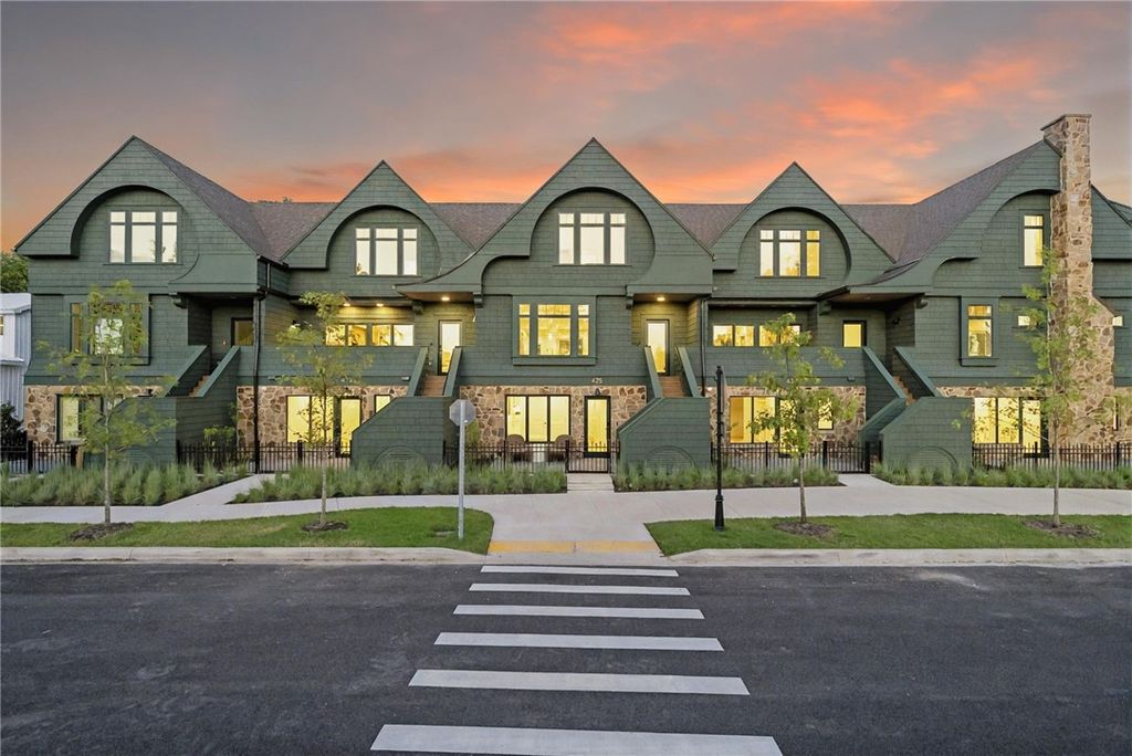 426 SE C Street, Bentonville, AR 72712