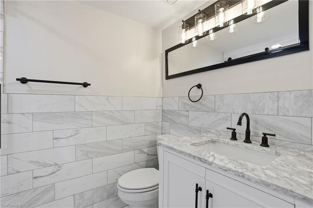 2885 Palm Beach BLVD 402, Fort Myers, FL 33916