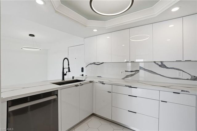 2885 Palm Beach BLVD 402, Fort Myers, FL 33916
