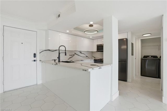 2885 Palm Beach BLVD 402, Fort Myers, FL 33916