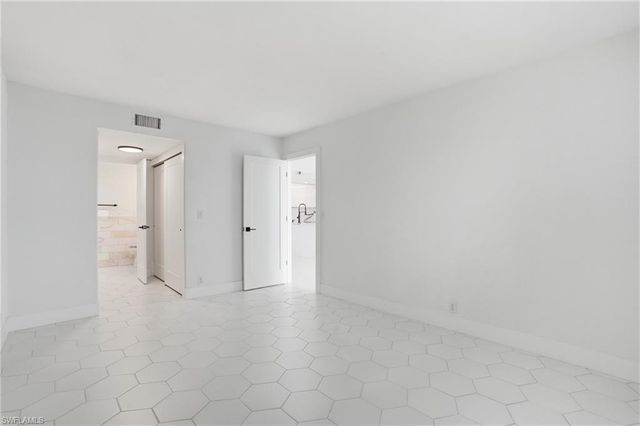 2885 Palm Beach BLVD 402, Fort Myers, FL 33916