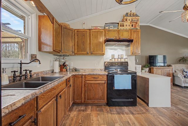 2636 Owens Dr, Santa Fe, TN 38482