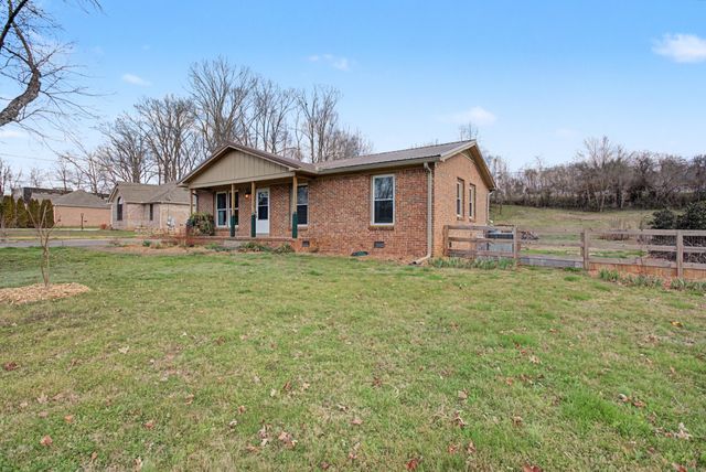 2636 Owens Dr, Santa Fe, TN 38482