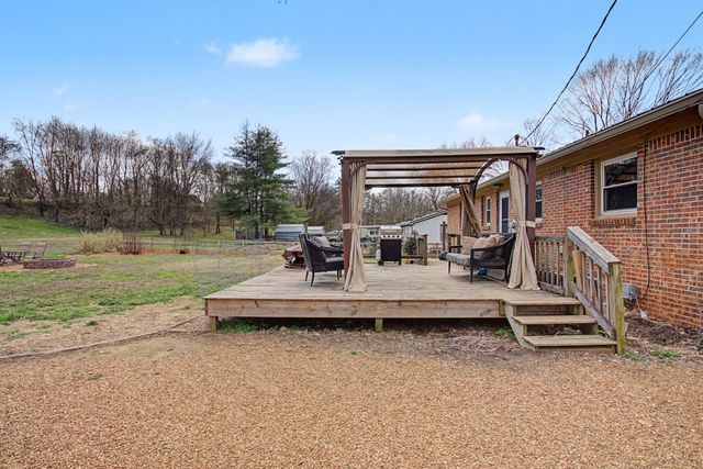 2636 Owens Dr, Santa Fe, TN 38482