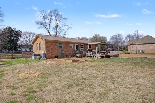 2636 Owens Dr, Santa Fe, TN 38482