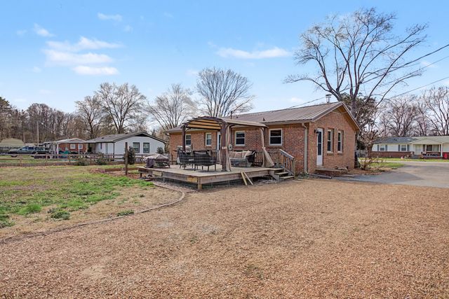 2636 Owens Dr, Santa Fe, TN 38482