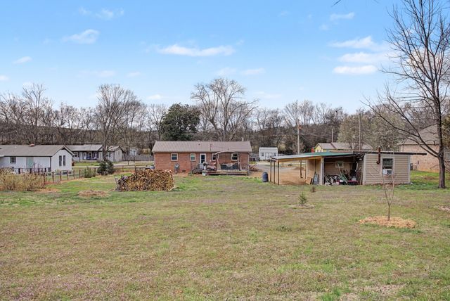 2636 Owens Dr, Santa Fe, TN 38482