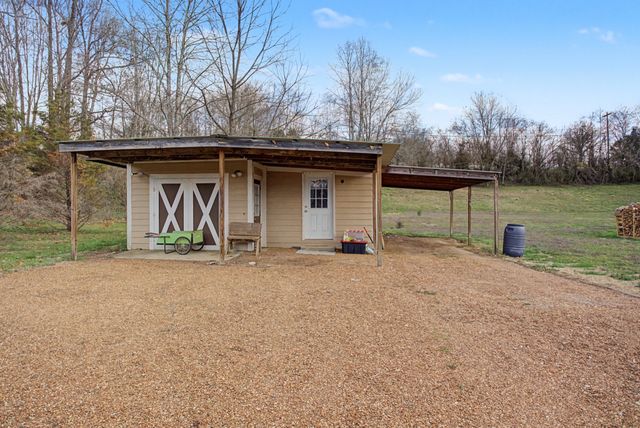 2636 Owens Dr, Santa Fe, TN 38482