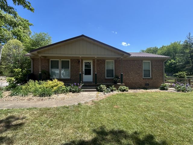 2636 Owens Dr, Santa Fe, TN 38482