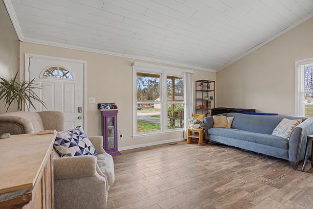 2636 Owens Dr, Santa Fe, TN 38482