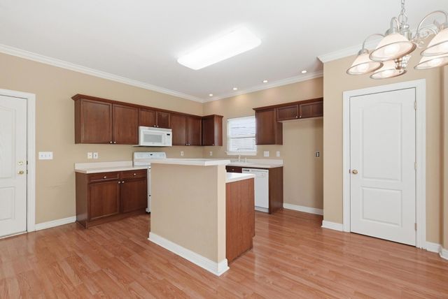 6896 Bridgewater Dr, Nashville, TN 37221