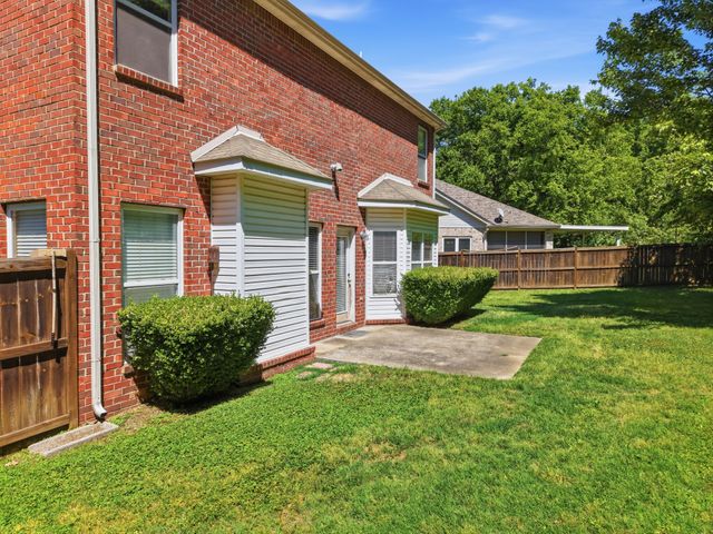 6896 Bridgewater Dr, Nashville, TN 37221