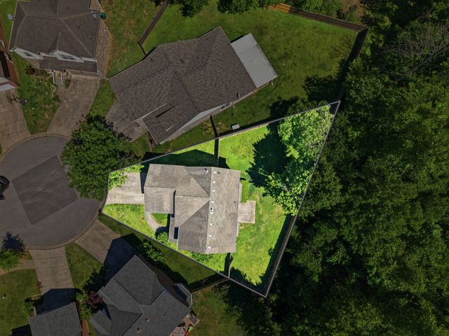 6896 Bridgewater Dr, Nashville, TN 37221