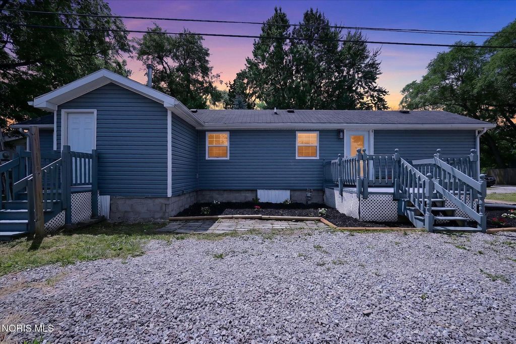 25864 Broad Street, Perrysburg, OH 43551