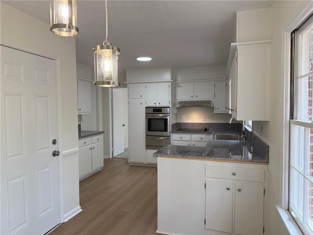 527 Rimrock Trail, Stone Mountain, GA 30083