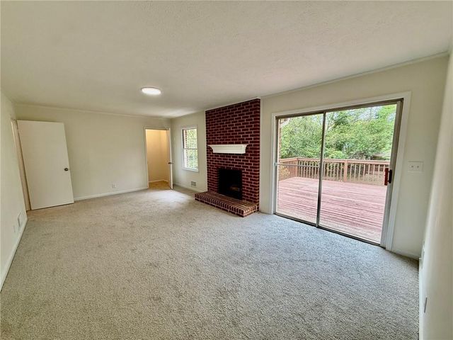 527 Rimrock Trail, Stone Mountain, GA 30083