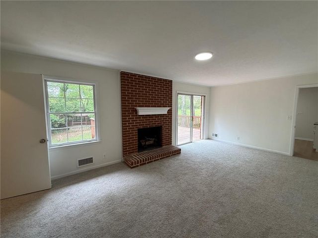 527 Rimrock Trail, Stone Mountain, GA 30083