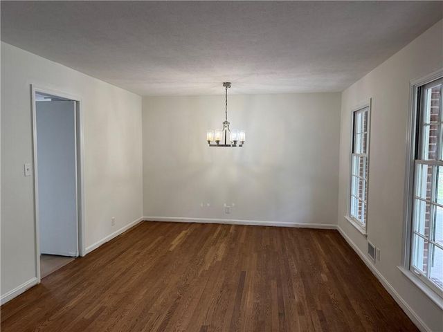 527 Rimrock Trail, Stone Mountain, GA 30083