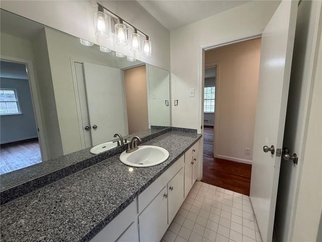 527 Rimrock Trail, Stone Mountain, GA 30083