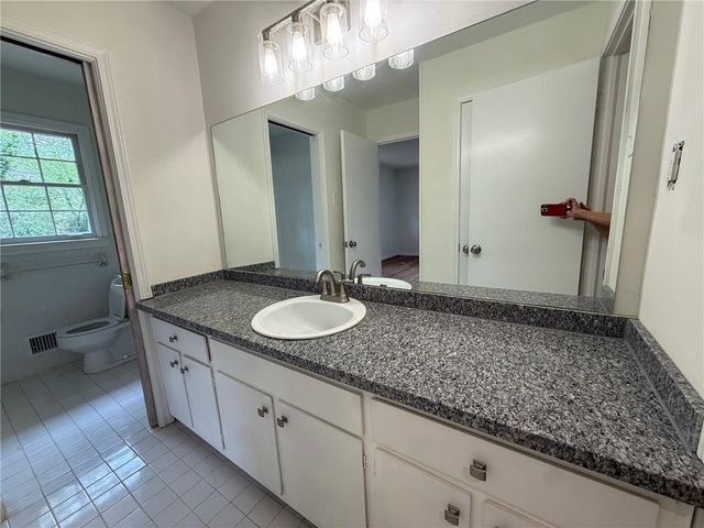 527 Rimrock Trail, Stone Mountain, GA 30083