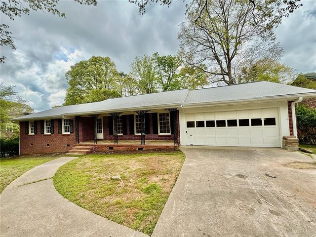 527 Rimrock Trail, Stone Mountain, GA 30083