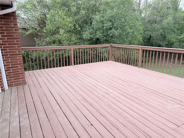 527 Rimrock Trail, Stone Mountain, GA 30083