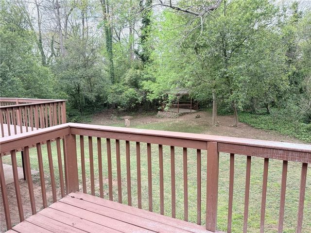 527 Rimrock Trail, Stone Mountain, GA 30083