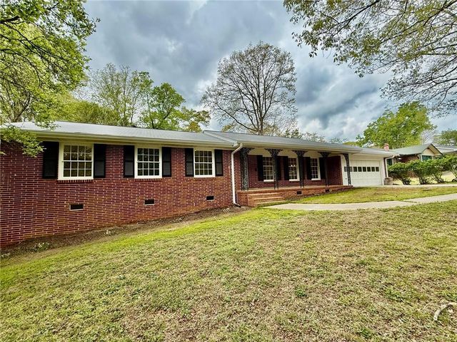 527 Rimrock Trail, Stone Mountain, GA 30083
