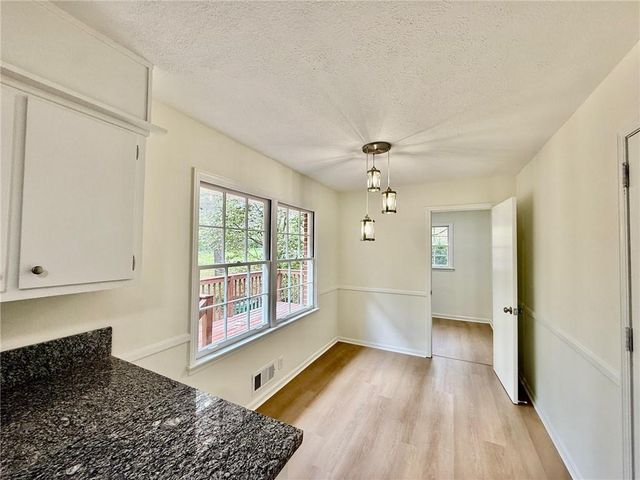 527 Rimrock Trail, Stone Mountain, GA 30083