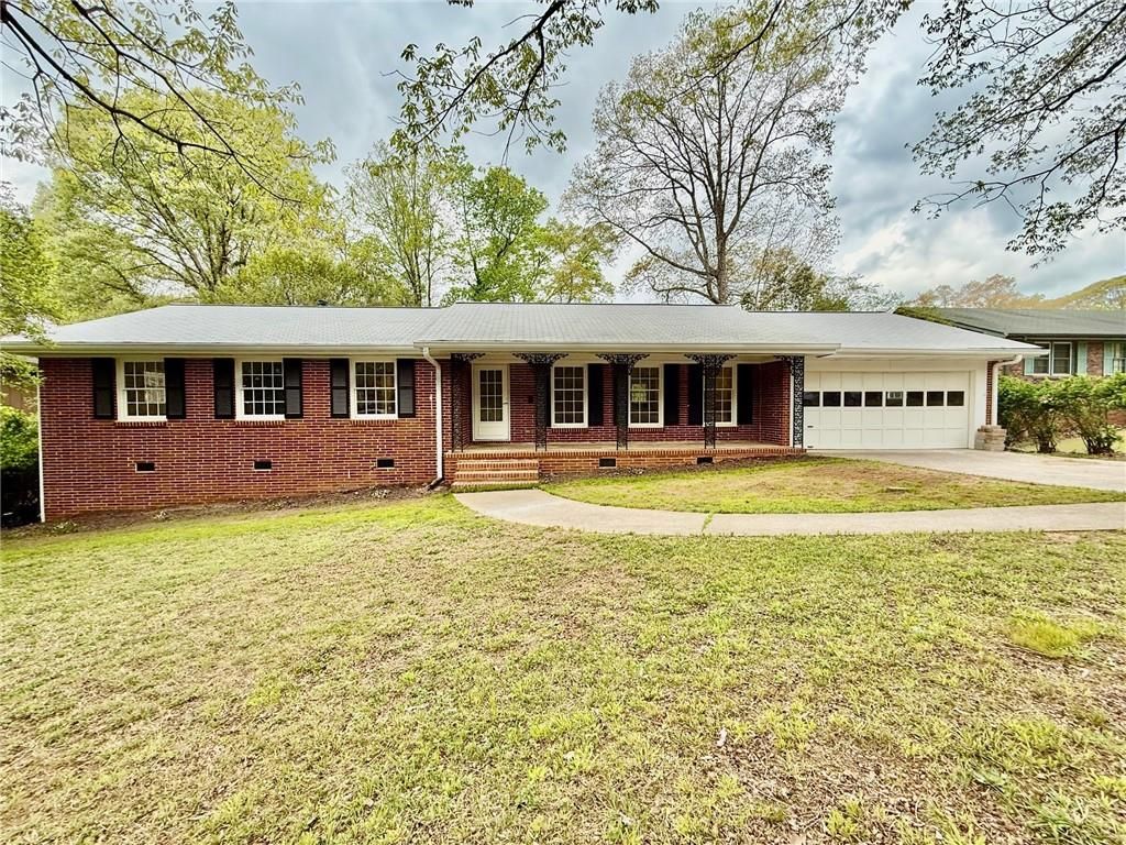 527 Rimrock Trail, Stone Mountain, GA 30083