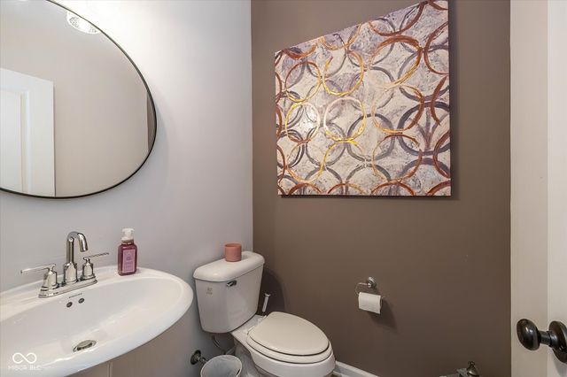 825 Stone Trace Court, Avon, IN 46123