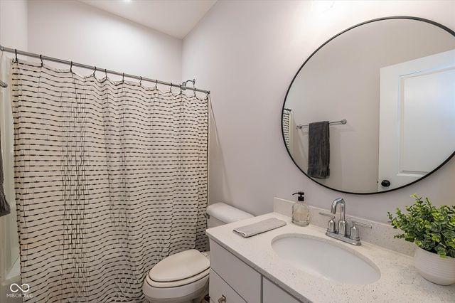 825 Stone Trace Court, Avon, IN 46123