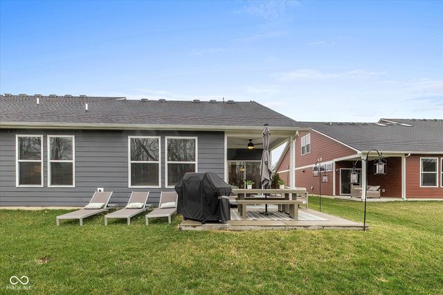 825 Stone Trace Court, Avon, IN 46123