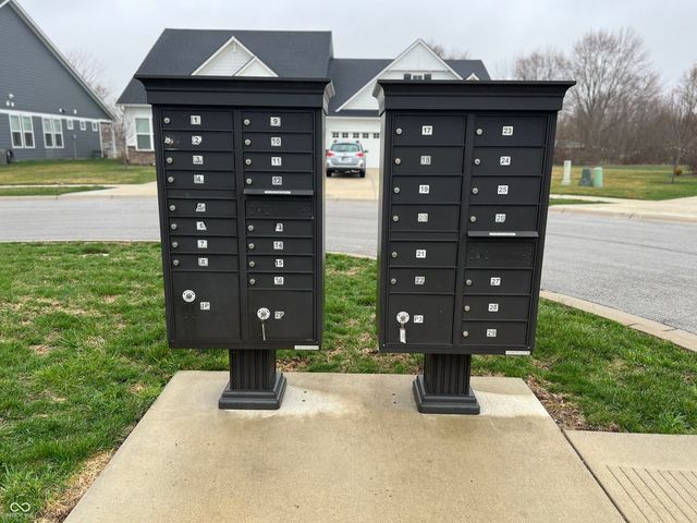 825 Stone Trace Court, Avon, IN 46123