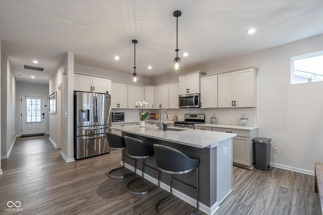 825 Stone Trace Court, Avon, IN 46123