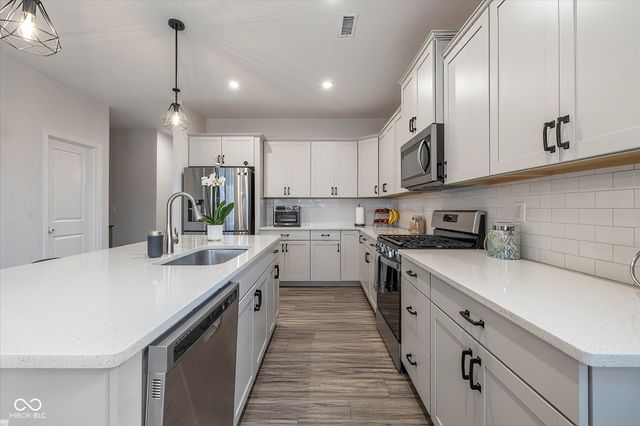 825 Stone Trace Court, Avon, IN 46123