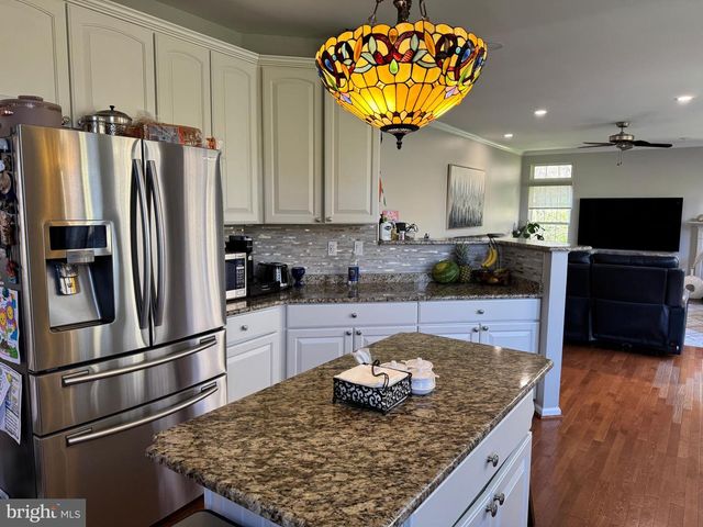 873 S YORK DR, Downingtown, PA 19335