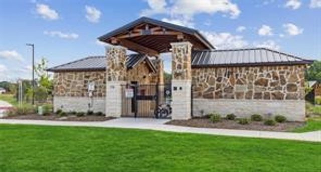 395 Waters Ridge Drive, Lavon, TX 75166