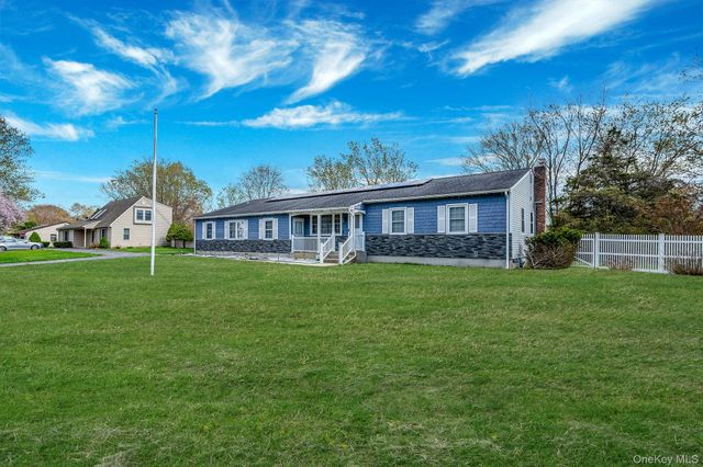 1 Whitman Drive, Medford, NY 11763